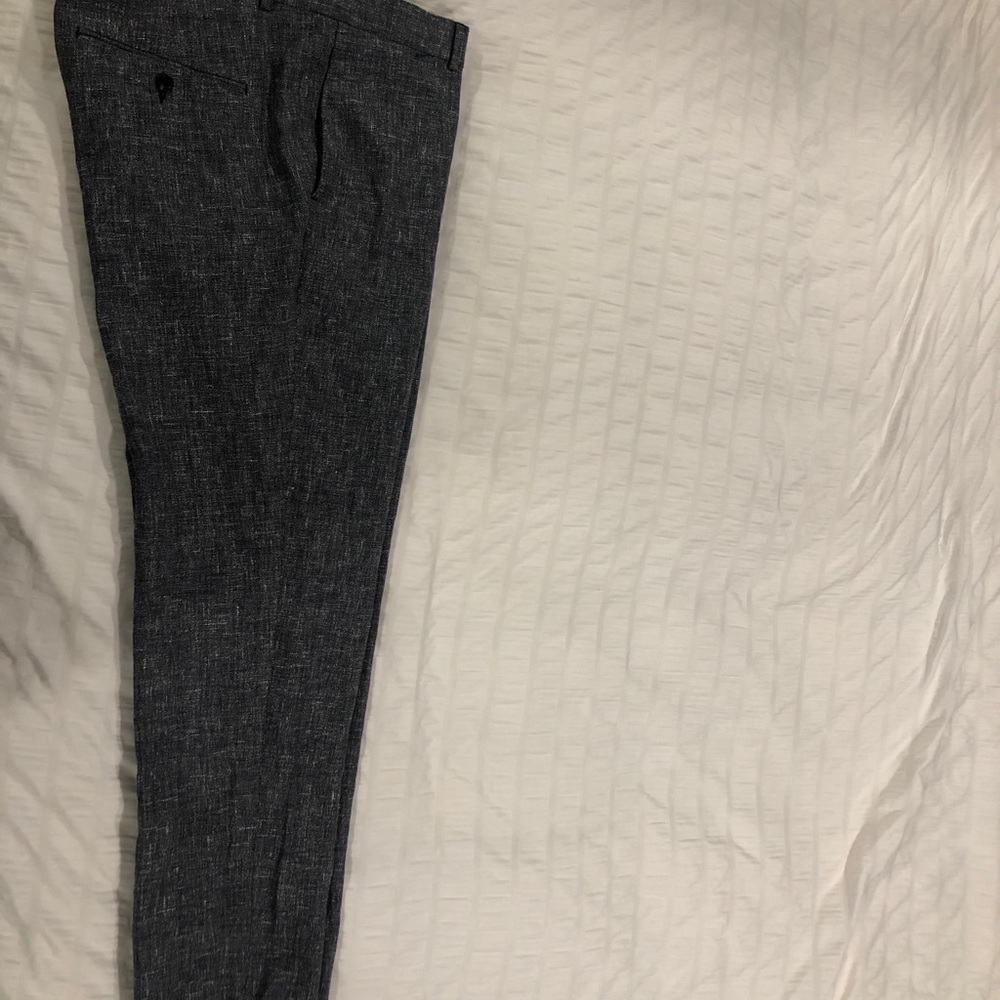 - Slim fit H&M pant